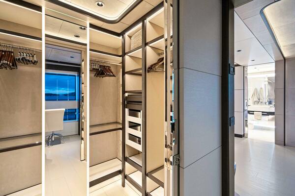 OCEAN KING DUCALE 120 118ft Ocean King Yacht For Sale