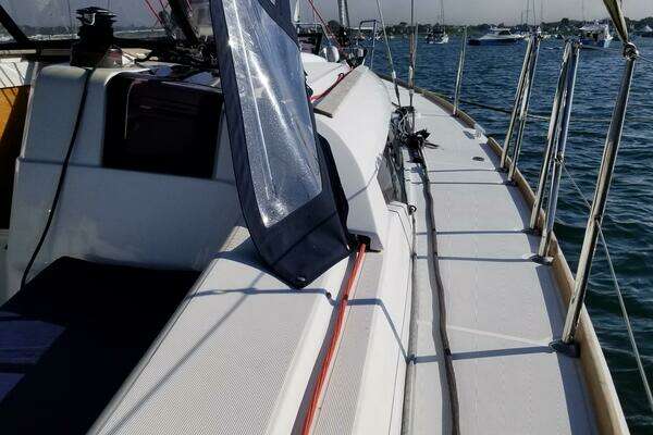 Photo of the 2016 Jeanneau 379 "Tharos"