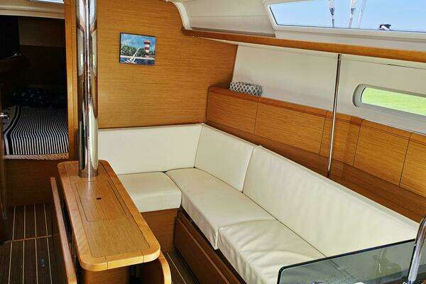 Photo of the 2016 Jeanneau 379 "Tharos"