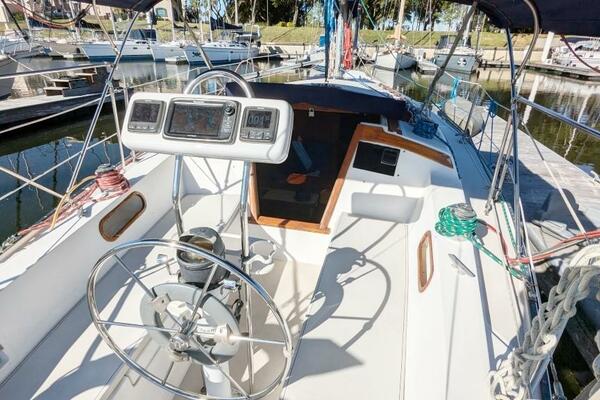 Falkor 30ft Catalina Yacht For Sale