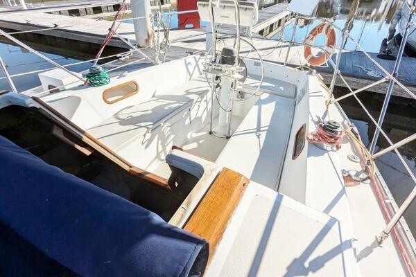 Falkor 30ft Catalina Yacht For Sale