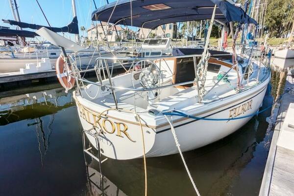 Falkor 30ft Catalina Yacht For Sale