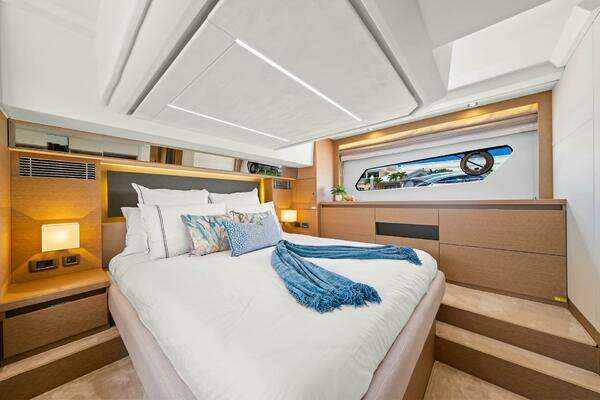Prestige 460 Fly Yacht For Sale