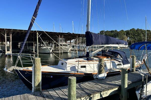 28ft Morris Yacht For Sale