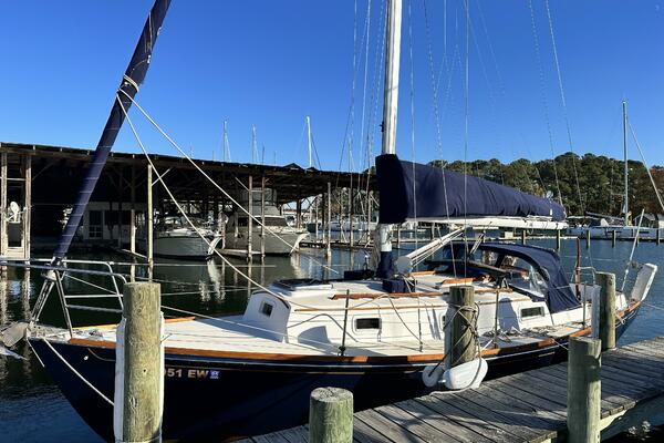 28ft Morris Yacht For Sale