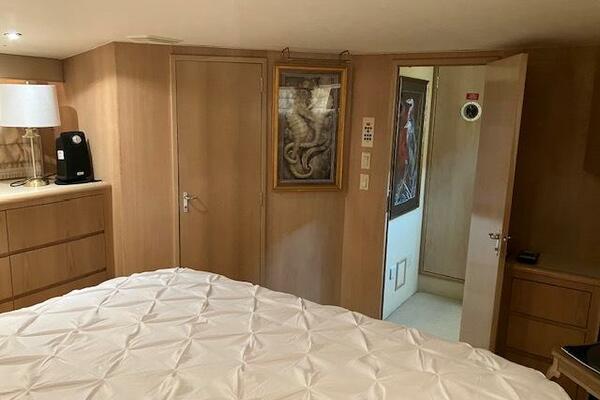 CARRY ON 70ft Hatteras Yacht For Sale