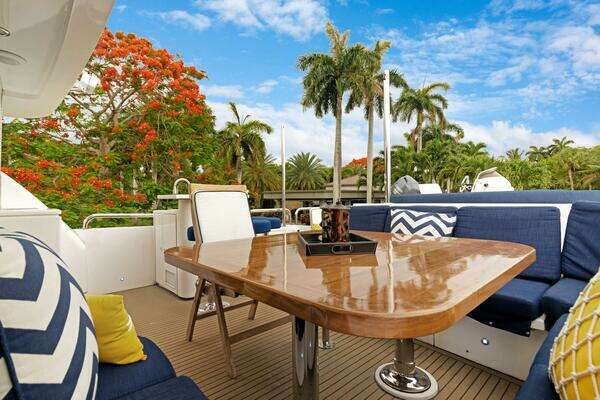 Hargrave Capri Skylounge Yacht For Sale