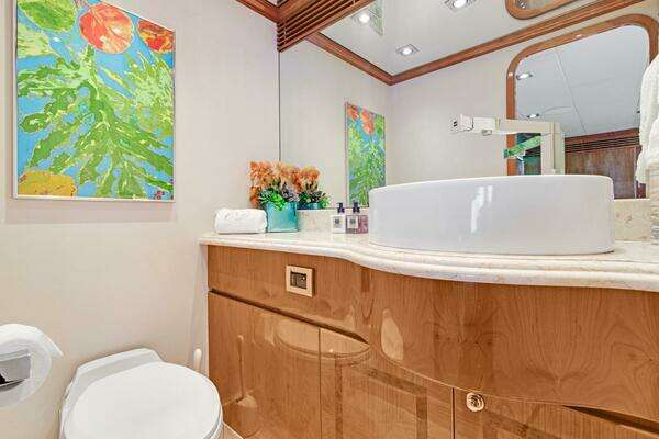 Hargrave Capri Skylounge Yacht For Sale