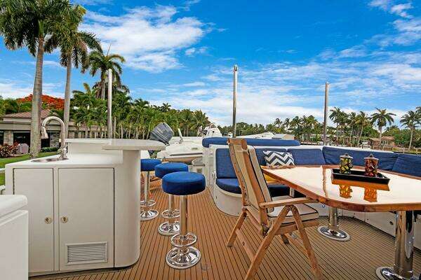 Hargrave Capri Skylounge Yacht For Sale