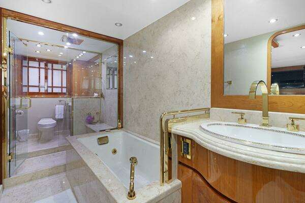 Hargrave Capri Skylounge Yacht For Sale