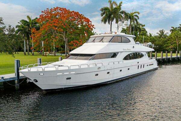 Hargrave Capri Skylounge Yacht For Sale