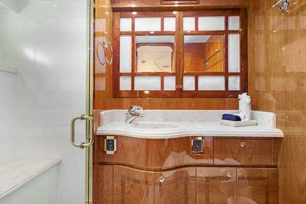 Hargrave Capri Skylounge Yacht For Sale