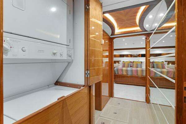 Hargrave Capri Skylounge Yacht For Sale
