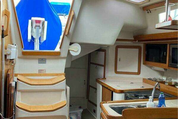 Photo of the 1998 Catalina 42