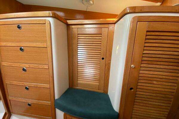 Photo of the 1998 Catalina 42