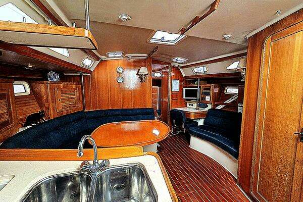 Photo of the 1998 Catalina 42