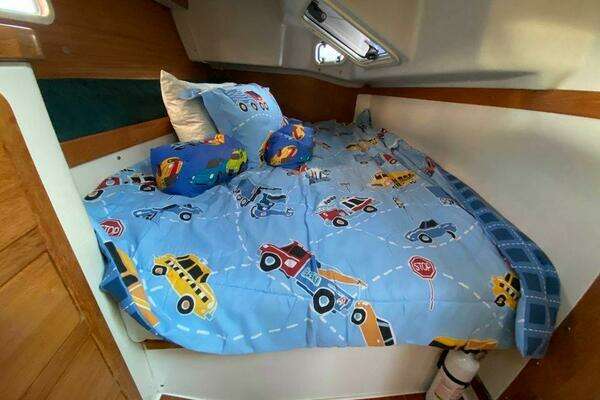 Photo of the 1998 Catalina 42