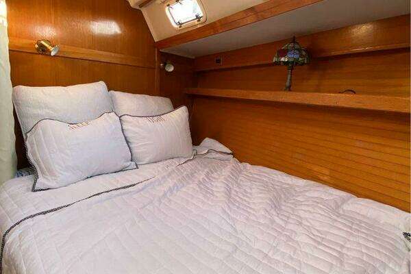 Photo of the 1998 Catalina 42