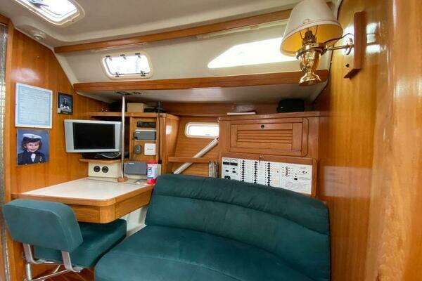 Photo of the 1998 Catalina 42