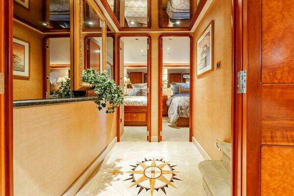 Westport Cockpit Motor Yacht Yacht For Sale