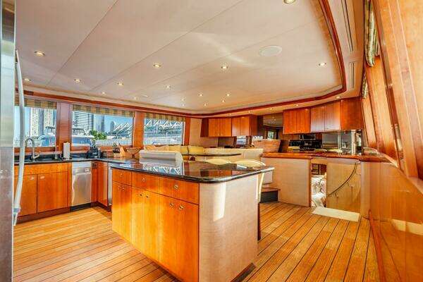 Westport Cockpit Motor Yacht Yacht For Sale