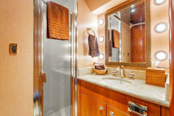 Westport Cockpit Motor Yacht Yacht For Sale