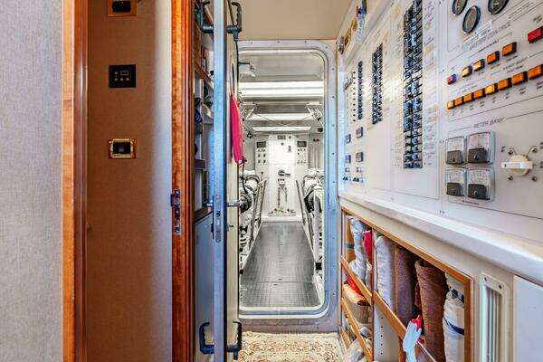 Westport Cockpit Motor Yacht Yacht For Sale