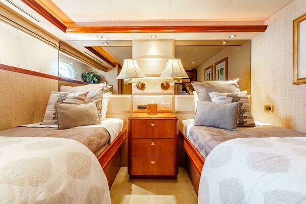 Westport Cockpit Motor Yacht Yacht For Sale