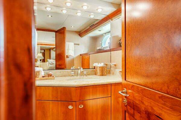 Westport Cockpit Motor Yacht Yacht For Sale