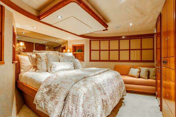 Westport Cockpit Motor Yacht Yacht For Sale
