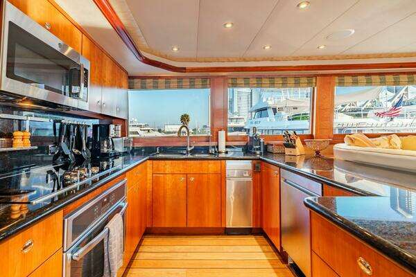 Westport Cockpit Motor Yacht Yacht For Sale