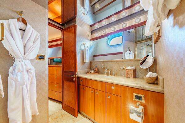 Westport Cockpit Motor Yacht Yacht For Sale
