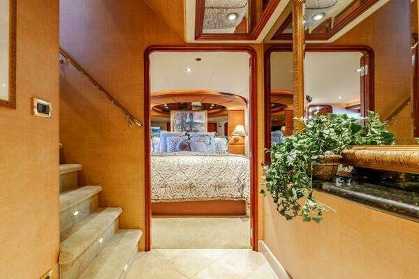 Westport Cockpit Motor Yacht Yacht For Sale