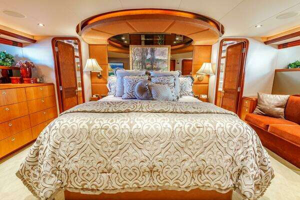 Westport Cockpit Motor Yacht Yacht For Sale