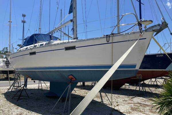 Photo of the 1993 Beneteau 