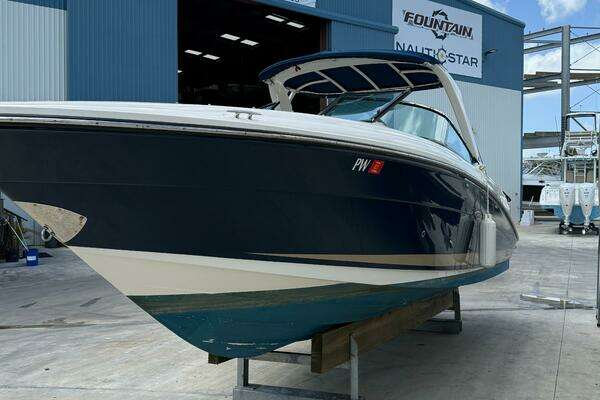 Photo of the 2014 Sea Ray 270 SLX