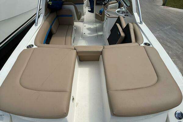 Photo of the 2014 Sea Ray 270 SLX