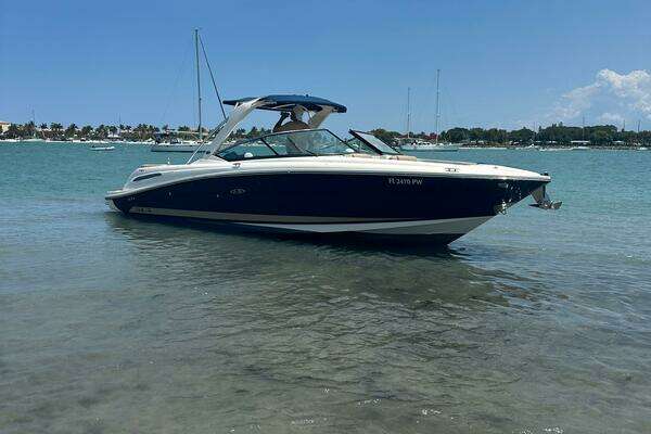 Photo of the 2014 Sea Ray 270 SLX