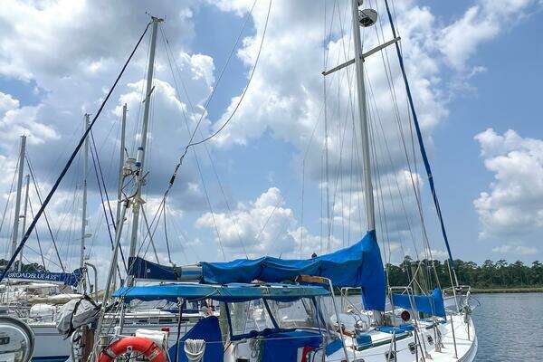 Photo of the 1986 Tayana Vancouver 42 "DELLA THERESE"