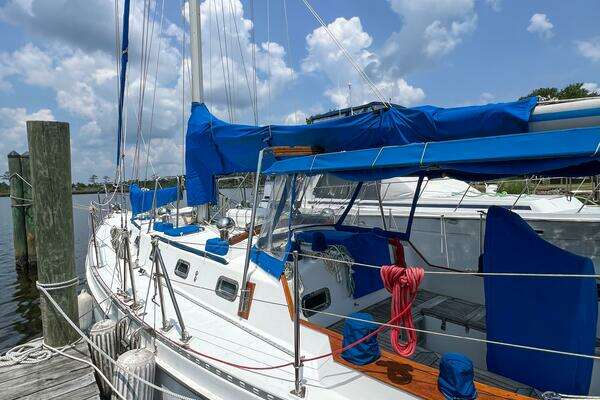Photo of the 1986 Tayana Vancouver 42 "DELLA THERESE"