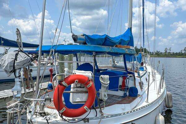 Photo of the 1986 Tayana Vancouver 42 "DELLA THERESE"