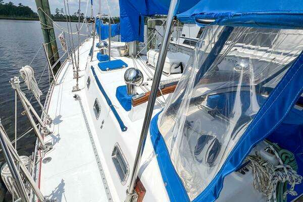 Photo of the 1986 Tayana Vancouver 42 "DELLA THERESE"