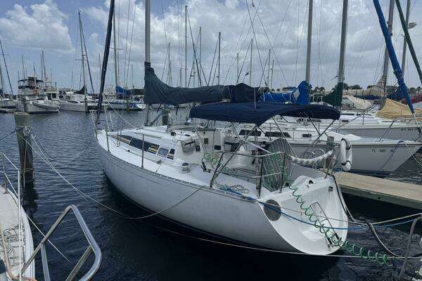 Photo of the 1988 Beneteau First 285