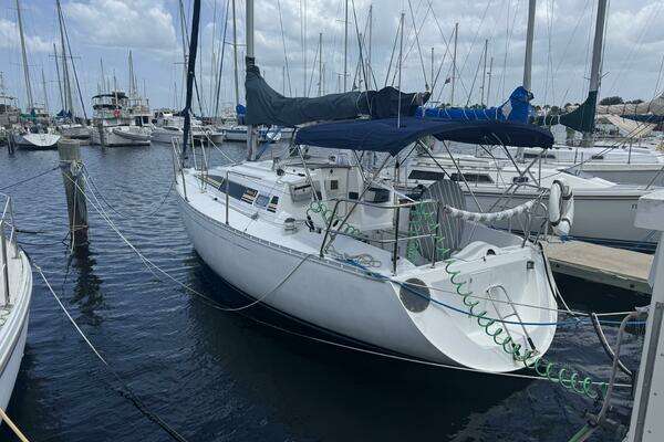 Photo of the 1988 Beneteau First 285