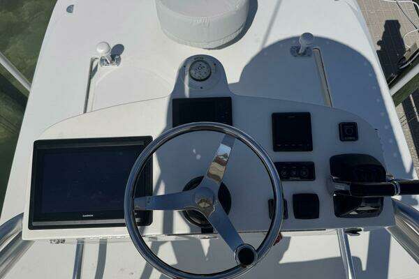 SeaVee 390B Center Console Yacht For Sale