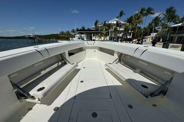 SeaVee 390B Center Console Yacht For Sale