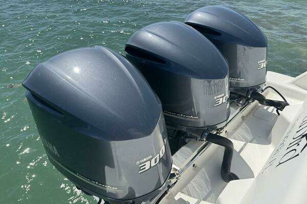 SeaVee 390B Center Console Yacht For Sale
