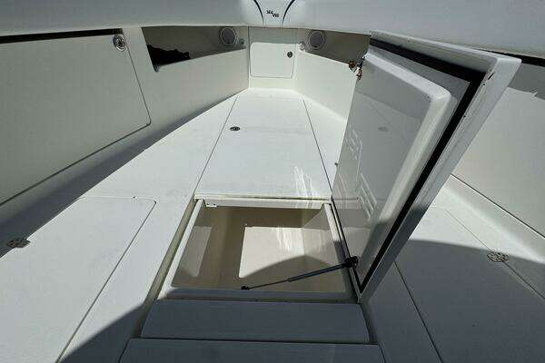 SeaVee 390B Center Console Yacht For Sale