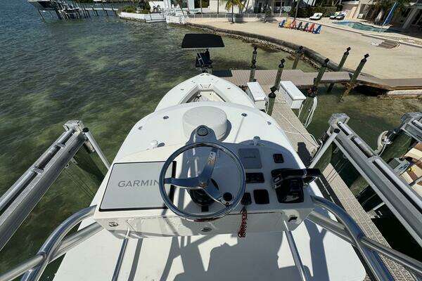 SeaVee 390B Center Console Yacht For Sale