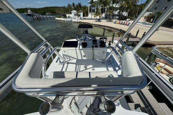 SeaVee 390B Center Console Yacht For Sale